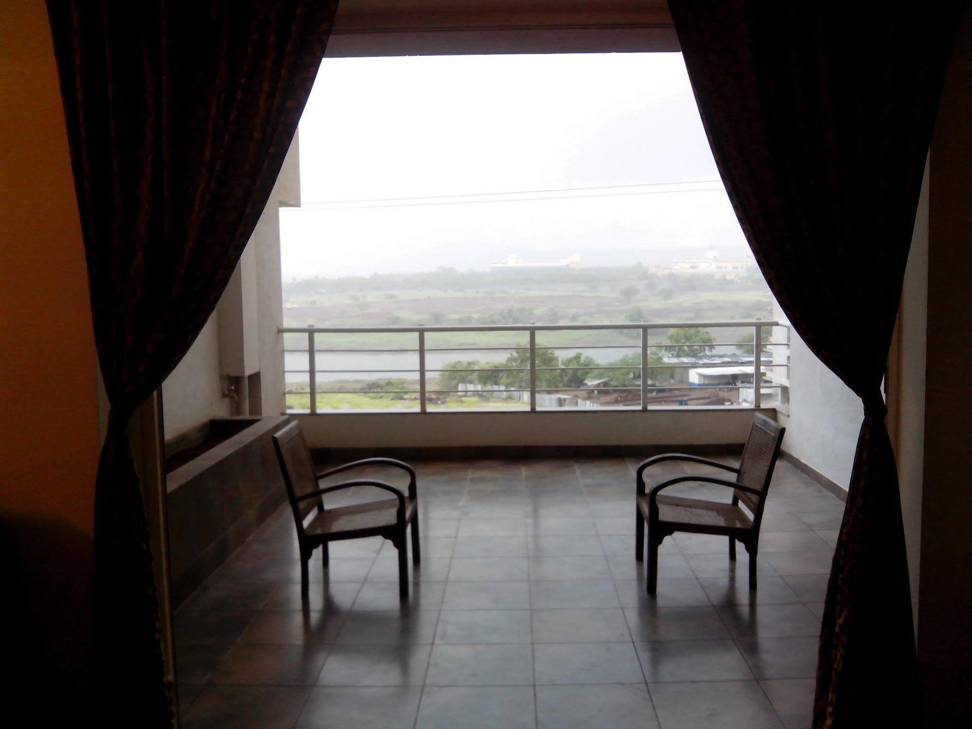 Apartment Amigo Serviced Kharadi